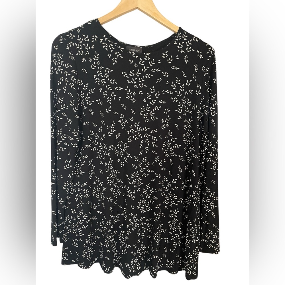 J Jill size Medium Black and White Leaf Print Women's Top/LS